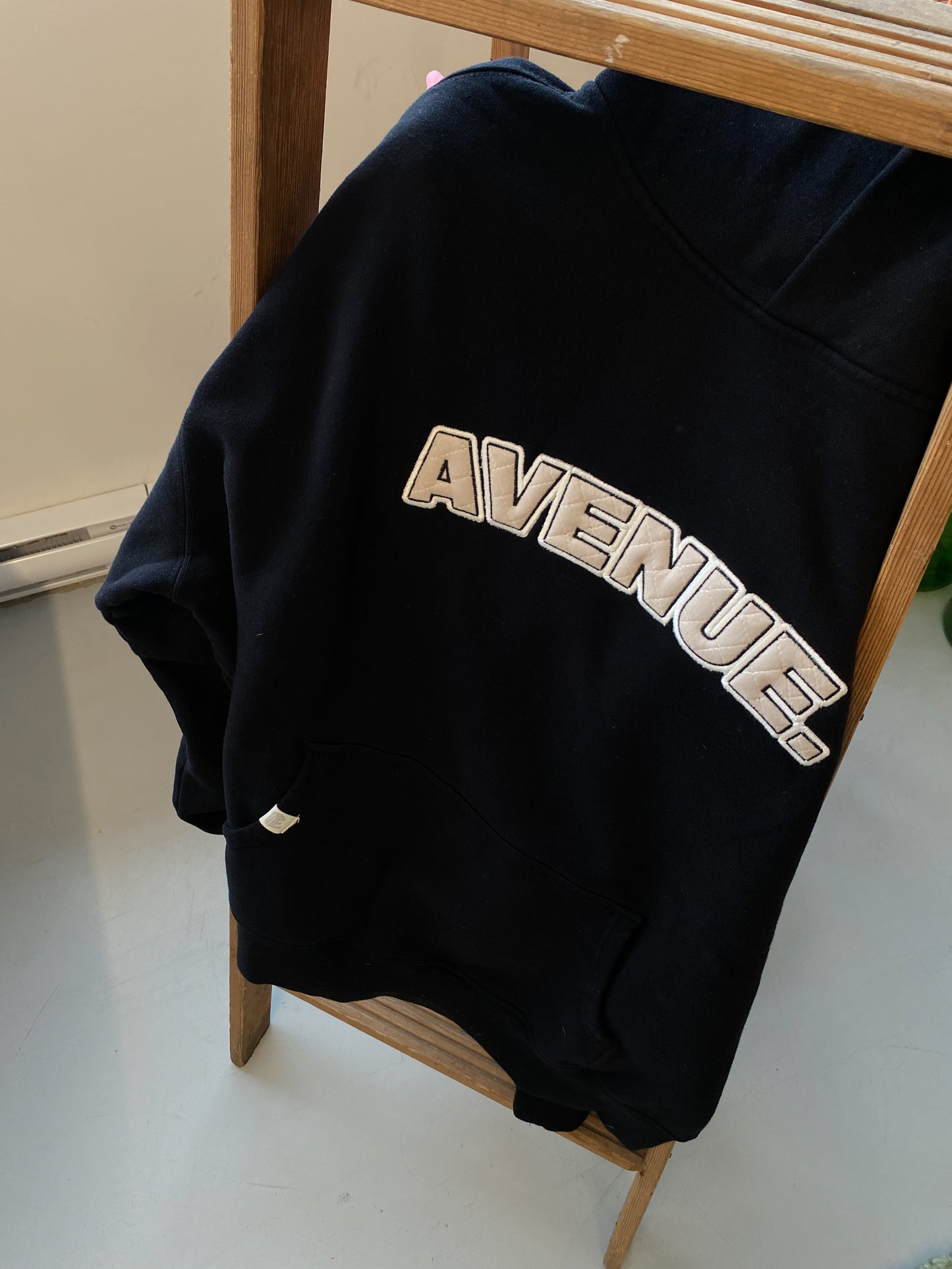 Avenue Main Hoodie Appliqué Matelassé